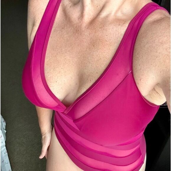 Barbiecore Magenta Plus Size Chest DD Contrast Trim One Piece Swimsuit - Picture 15 of 16